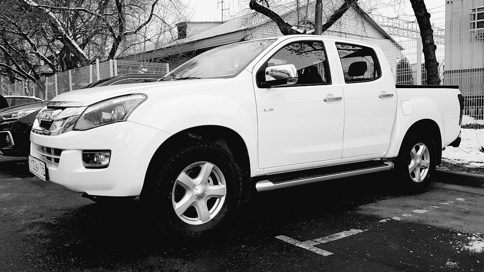 1-isuzu-d-max-2-5-2017-drive2