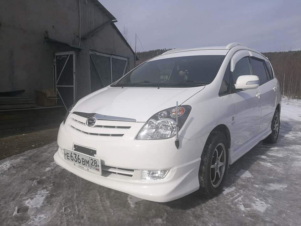 Королла спасио 2004. Toyota Spacio 2004. Тойота Спасио 121 динамик. Тойота Спасио е121 на р 17. Линзы в тойоту Спасио.