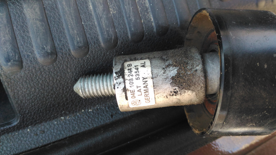 Фото в бортжурнале Skoda Octavia A7 Mk3. Запчасти на фото: 04E109244B, S3541