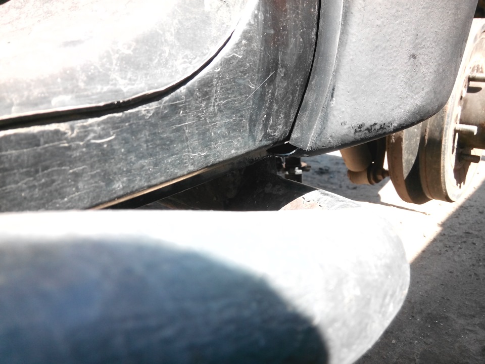 Левый конец — УАЗ Patriot