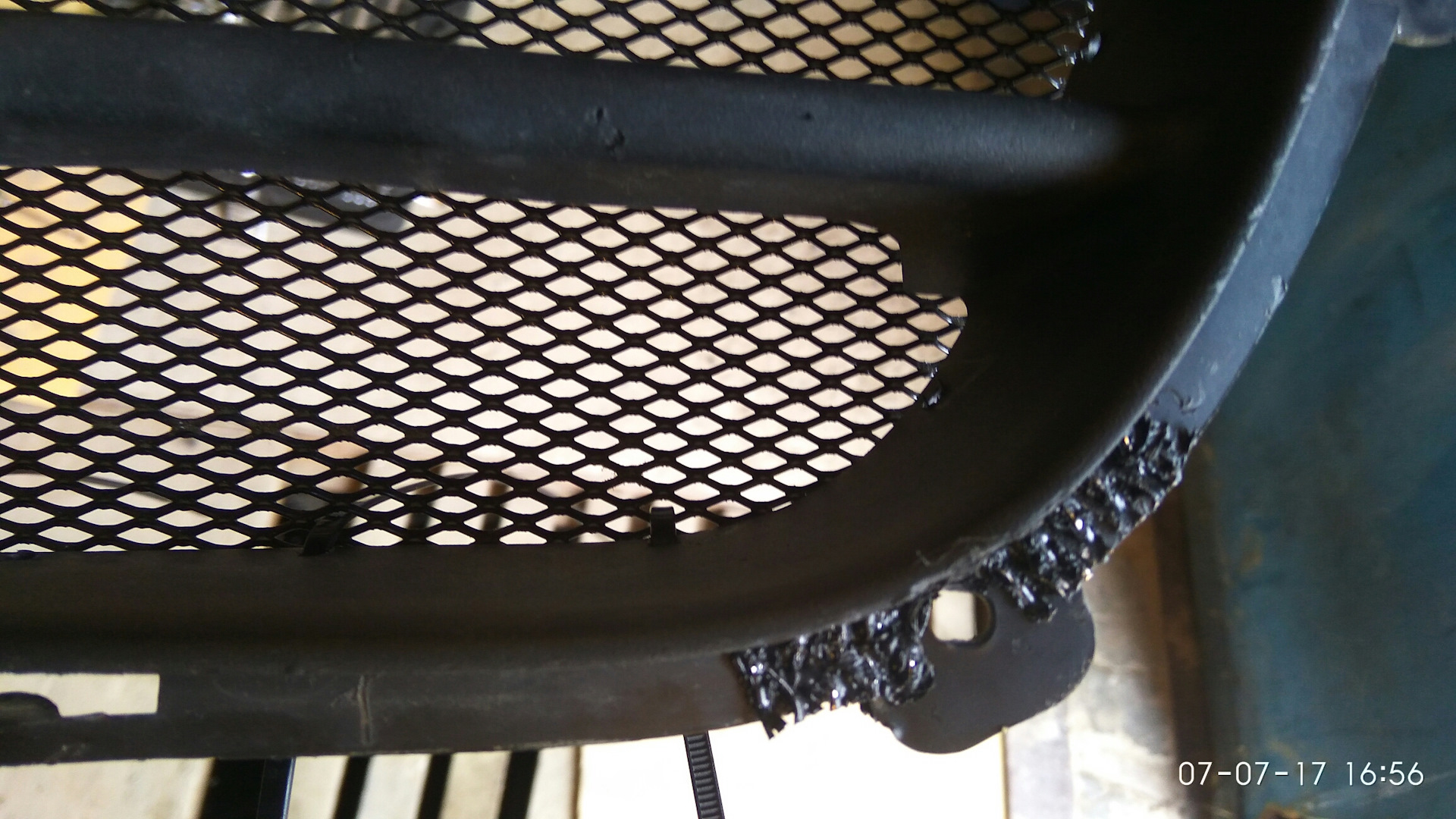 Вырезать сетку. Сетка на белом фоне. Вырезать сетку. Вырезать сетку. Крепление защитной сетки радиатора.