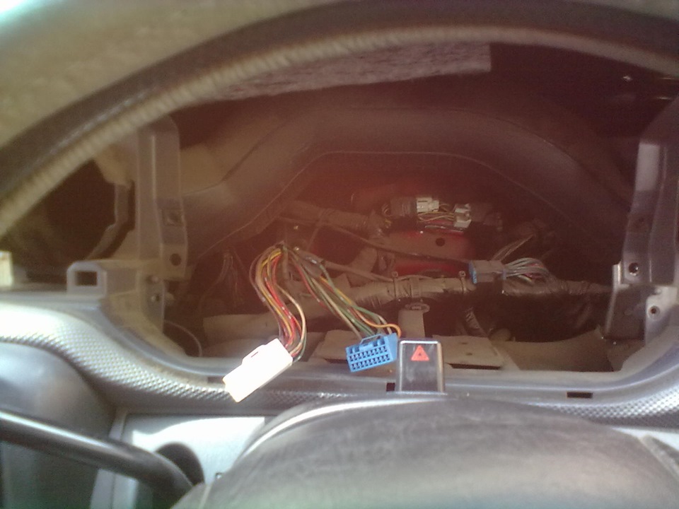 разборка панели тахометра + замена топливного фильтра + сдохла сигналка ...