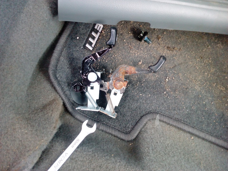 Рычажок открывания бензобака, накладки, ковры, подсветка и большая ...