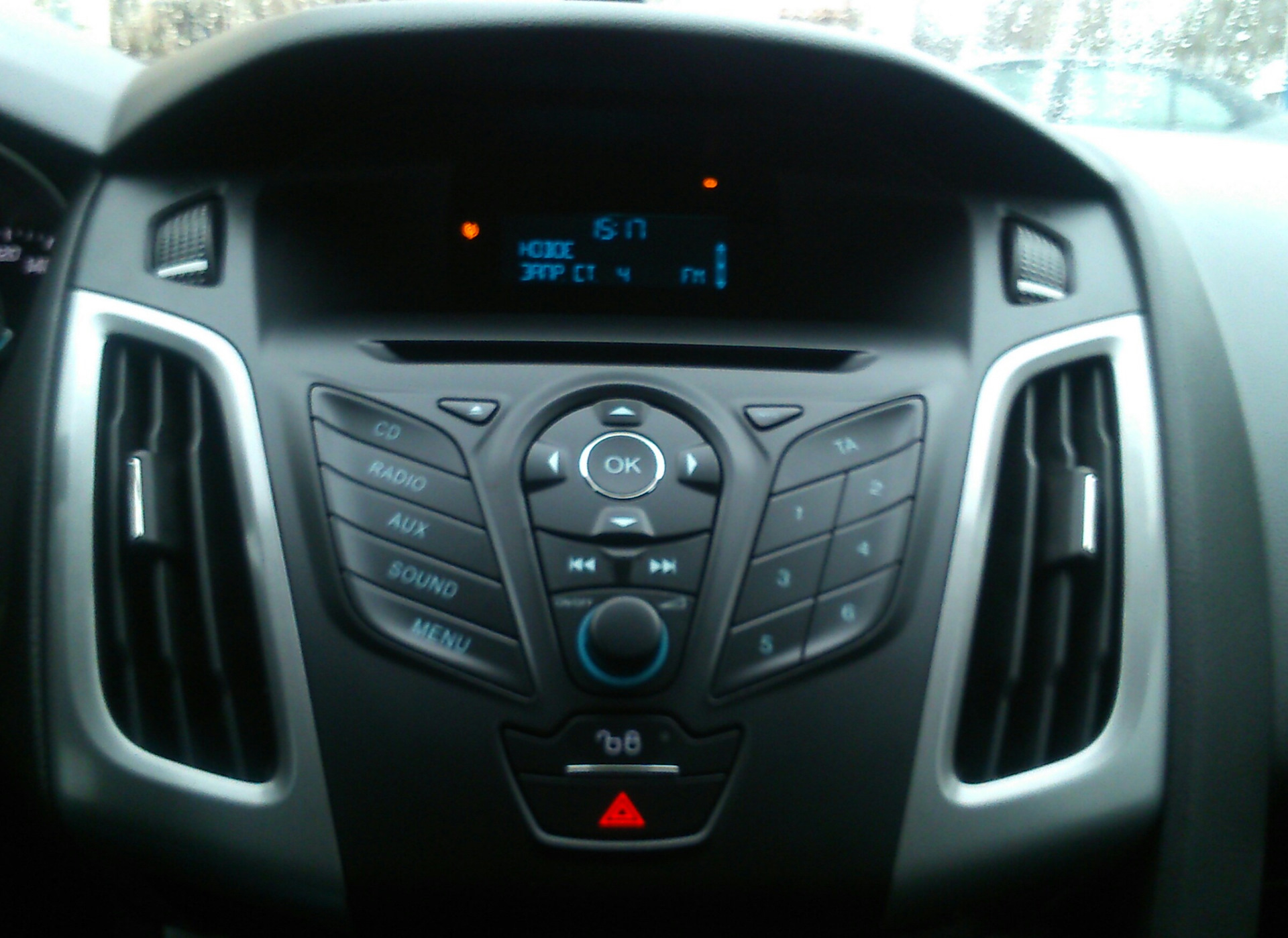 Магнитола форд фокус 3 хэтчбек штатная. Штатная мультимедиа на форд фокус 3. Магнитола в форд фокус 3 с экраном. Мазда 3 2016г магнитофон. Штатная магнитола на форд фокус 3 2012 года.