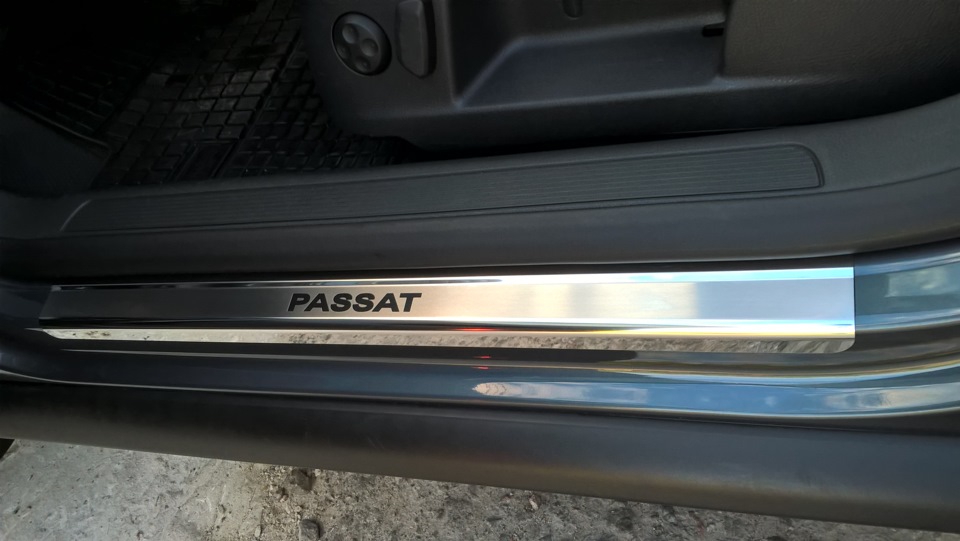 Накладки на пороги — Volkswagen Passat B6, 1,8 л, 2010 года ...