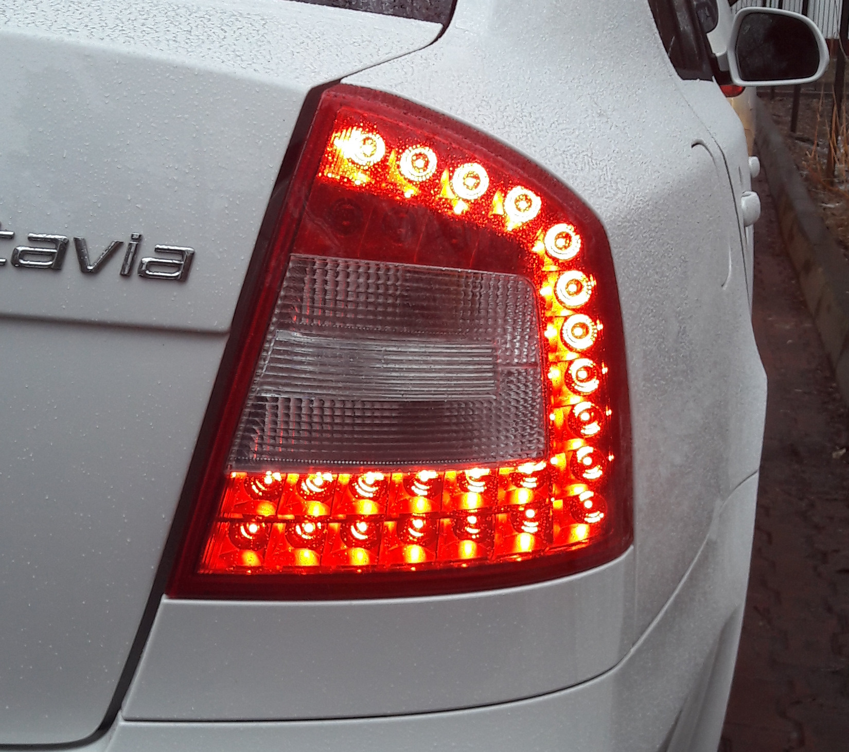 Светодиодные фонари шкода. Задние фонари октавия а7 fl. Диодные фонари skoda octavia a5 fl. Задние светодиодные фонари шкода октавия а5. Задние светодиодные фонари шкода октавия а5.