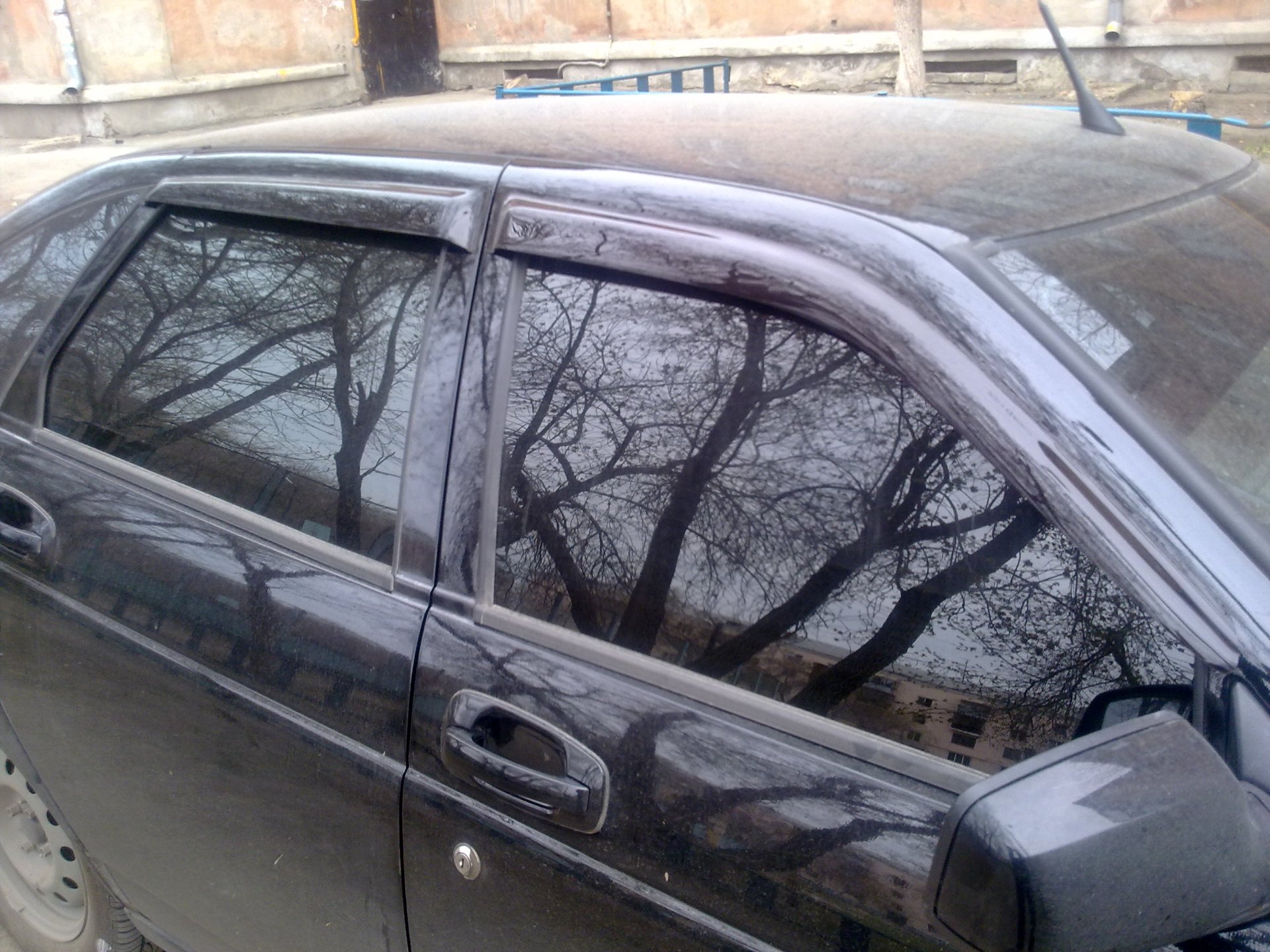Ветровики (дождивики) — LADA Приора хэтчбек, 1,6 л., 2011 года ...