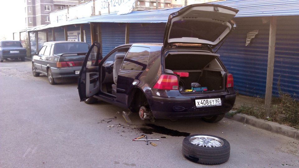 Лопнула тормозная трубка — Volkswagen Golf Mk4, 1,6 л, 1998 года ...