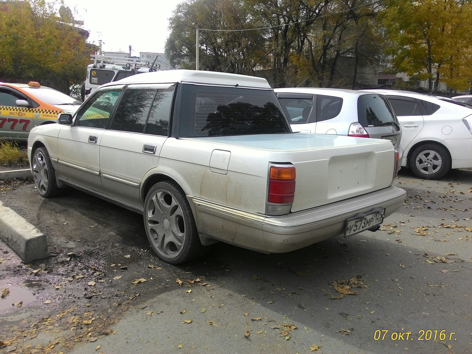 toyota crown s130 wagon