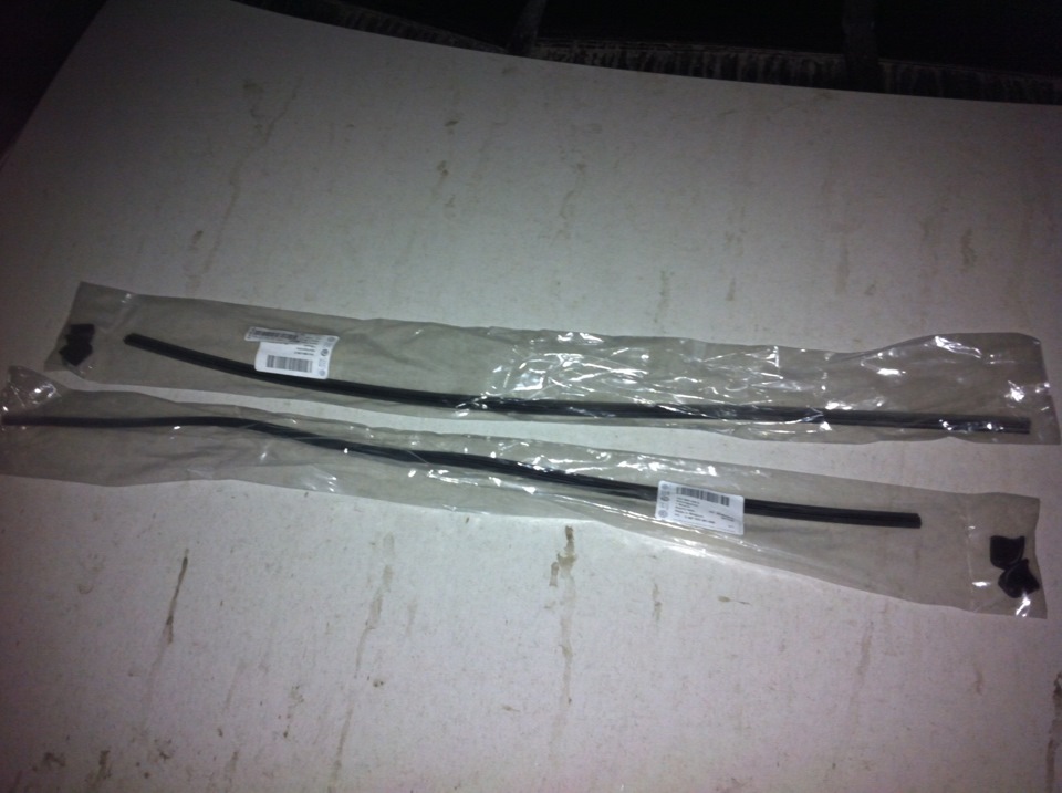 Замена резинок щеток стеклоочистителя. — Volkswagen Jetta VI, 1,4 л ...