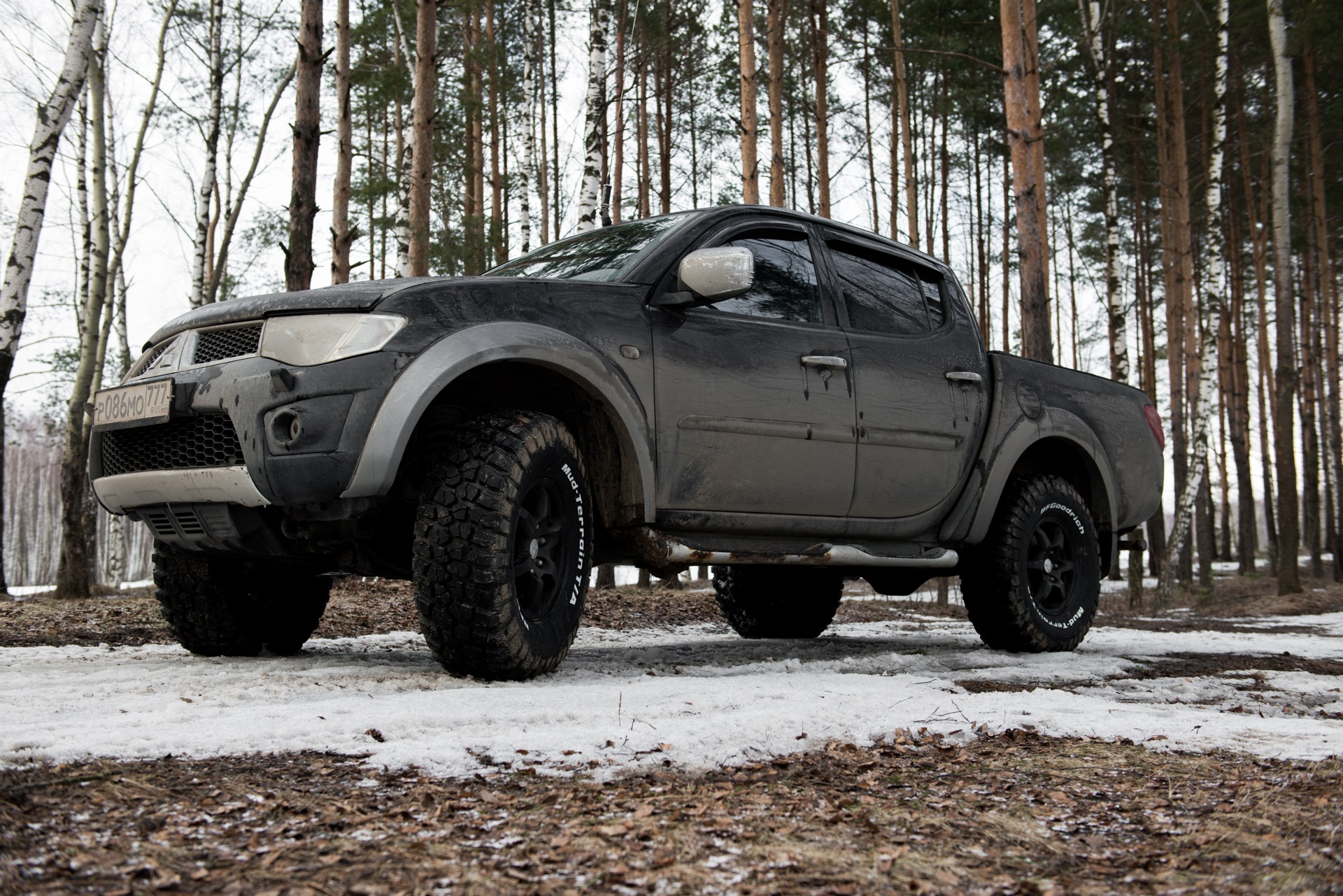 Л 200 1. Mitsubishi l200 Goodrich. Митсубиси l200 на 33 резине. Митсубиши л200 5 BFGOODRICH. L200 BFGOODRICH.