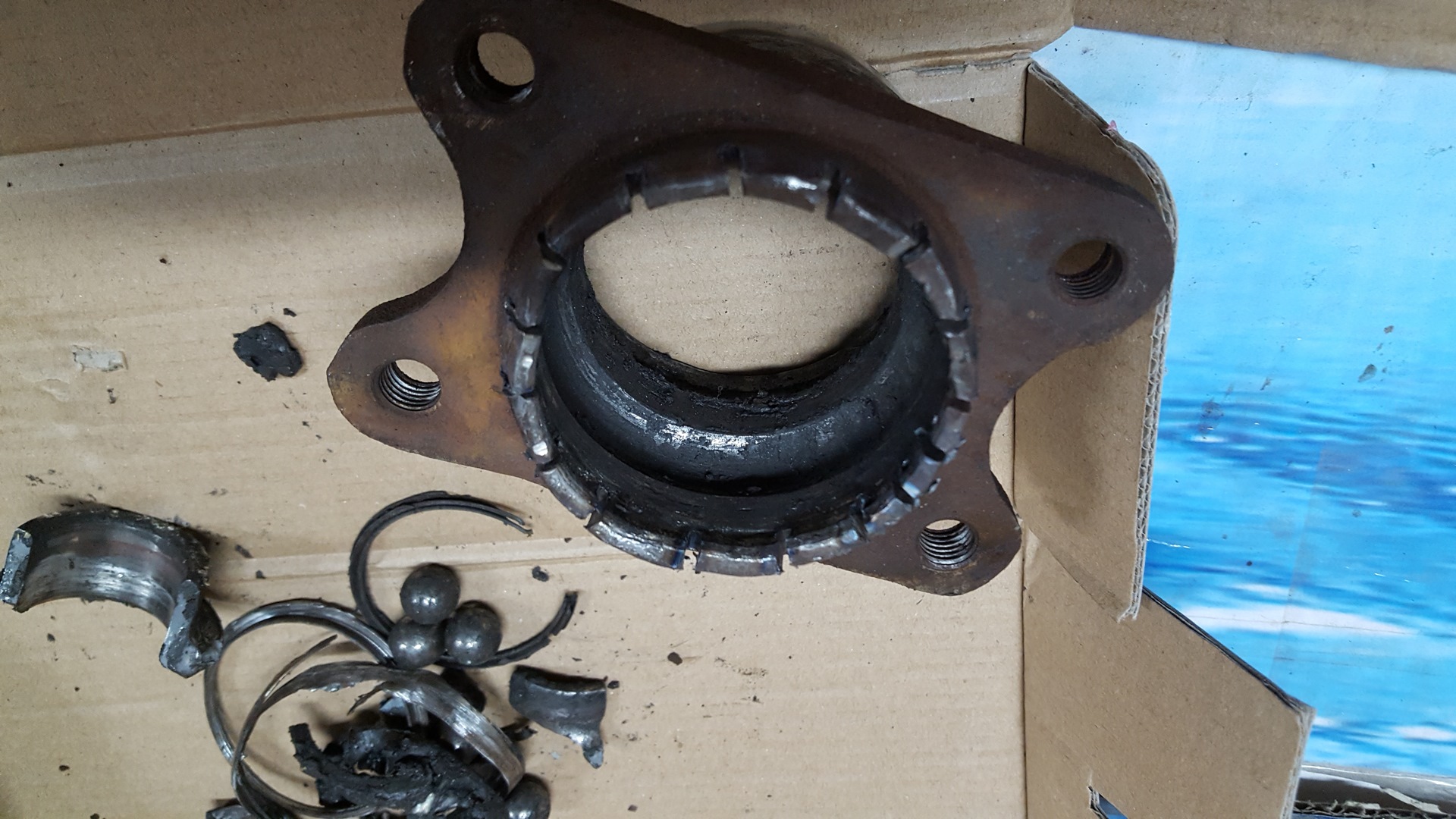 Развалился ступичный. Развалился ступичный. Развалился подшипник ступицы колеса. Развалился ступичный. Ланос развалился задний подшипник ступицы.