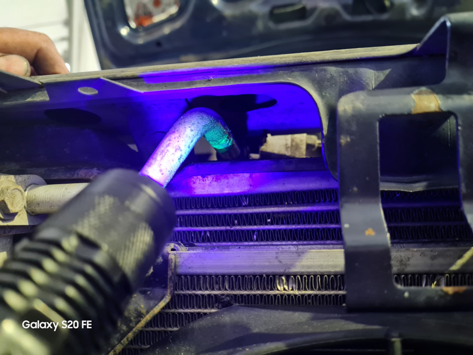 Утечка Фриона — Lada Приора седан, 1,6 л, 2012 года | поломка | DRIVE2