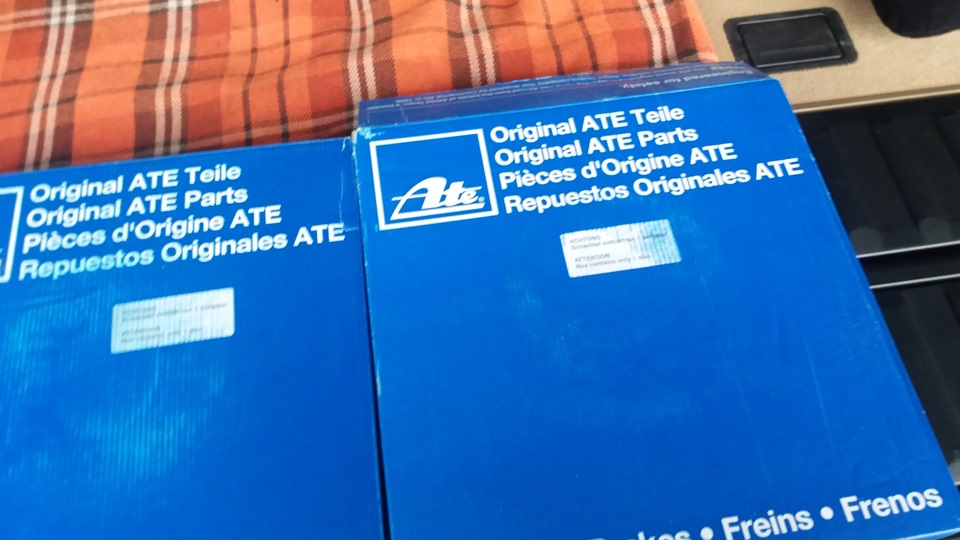 Замена передних тормозных дисков — BMW X5 (E53), 3 л, 2005 года ...