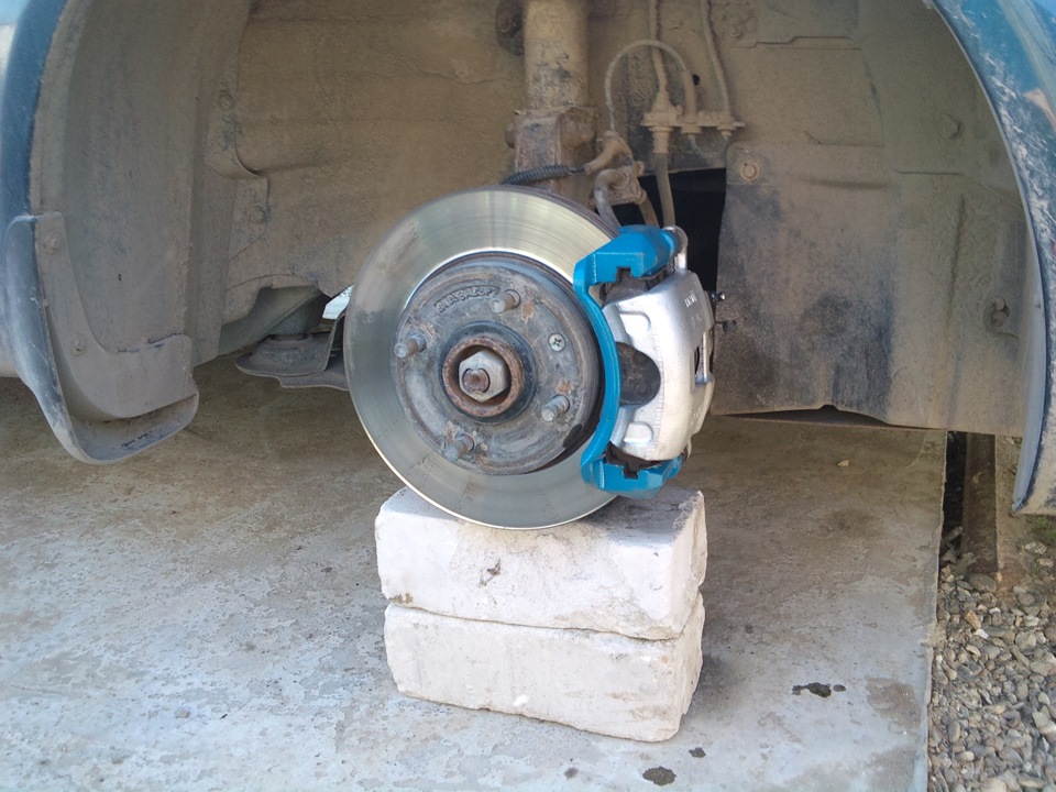 Покраска тормозных суппортов — Chevrolet Lacetti 5D, 1,4 л, 2008 года ...