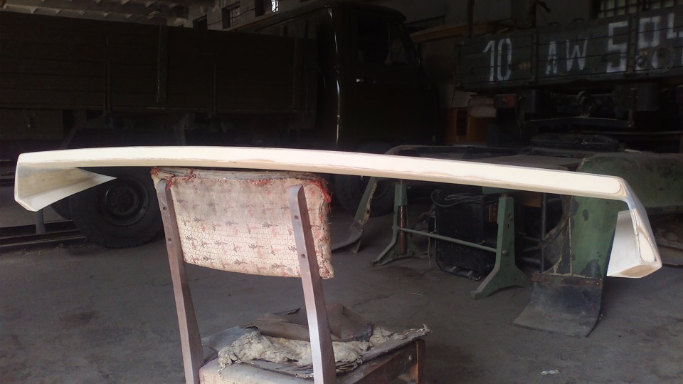 изготовление спойлера своими руками. изготовление спойлеров. самодельный спойлер. на машине спойлер самодельный. изготовление спойлеров из стеклопластика.