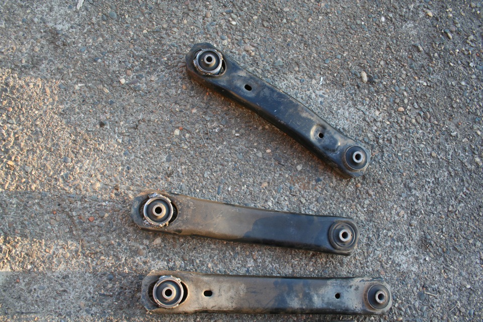 пришло время проставить бумеранг…сменить ссайлентблоки и заменить овалы ...