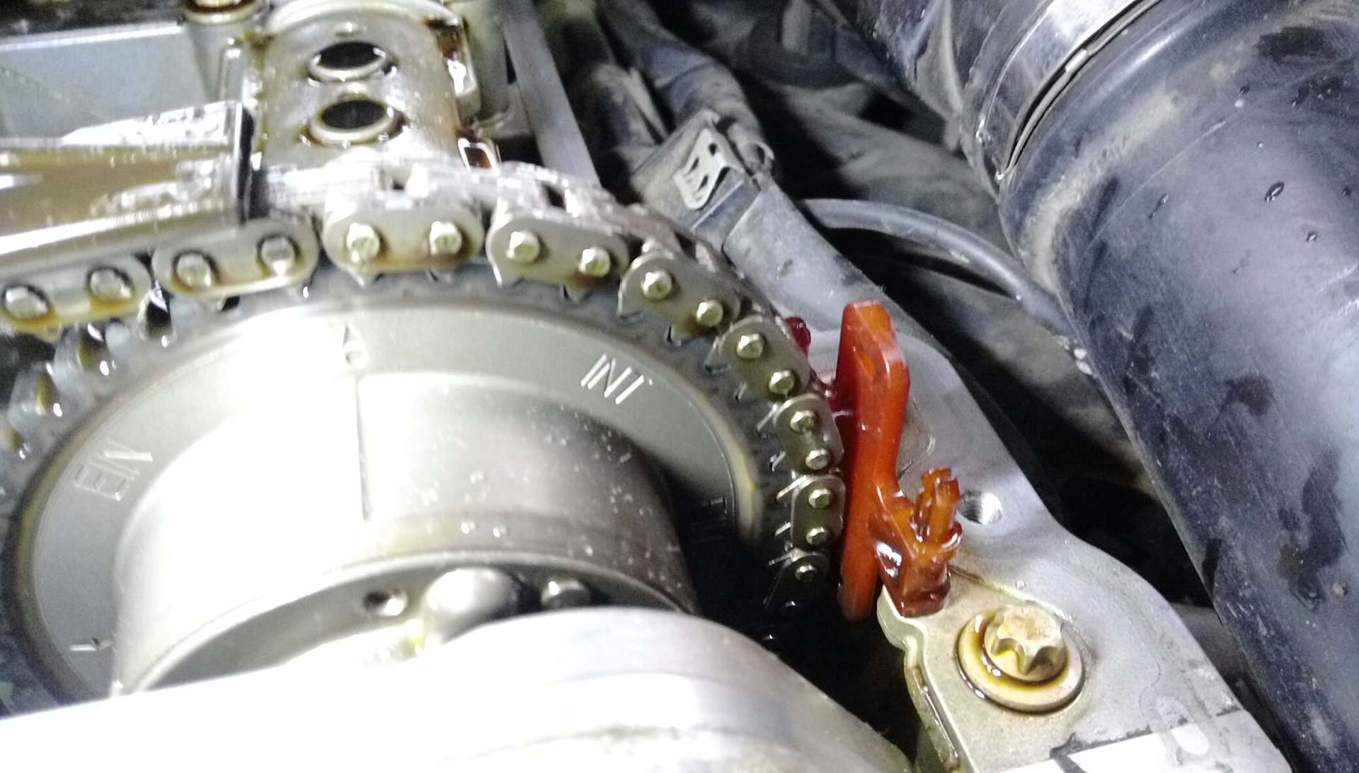 распредвал кия маджентис 1. 9 tdi. синхронизация распредвалов. фиксатор шестерен в двигателе самоделка. фиксатор распредвала volvo 9995452.