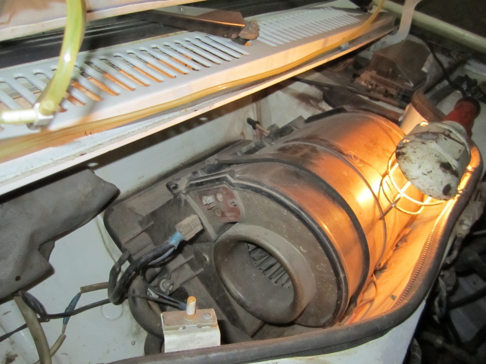 Печка всегда работает. Печка москвич 2141. Резистор печки вольво хс90. Печка всегда работает. Мотор отопителя вольво хс90.