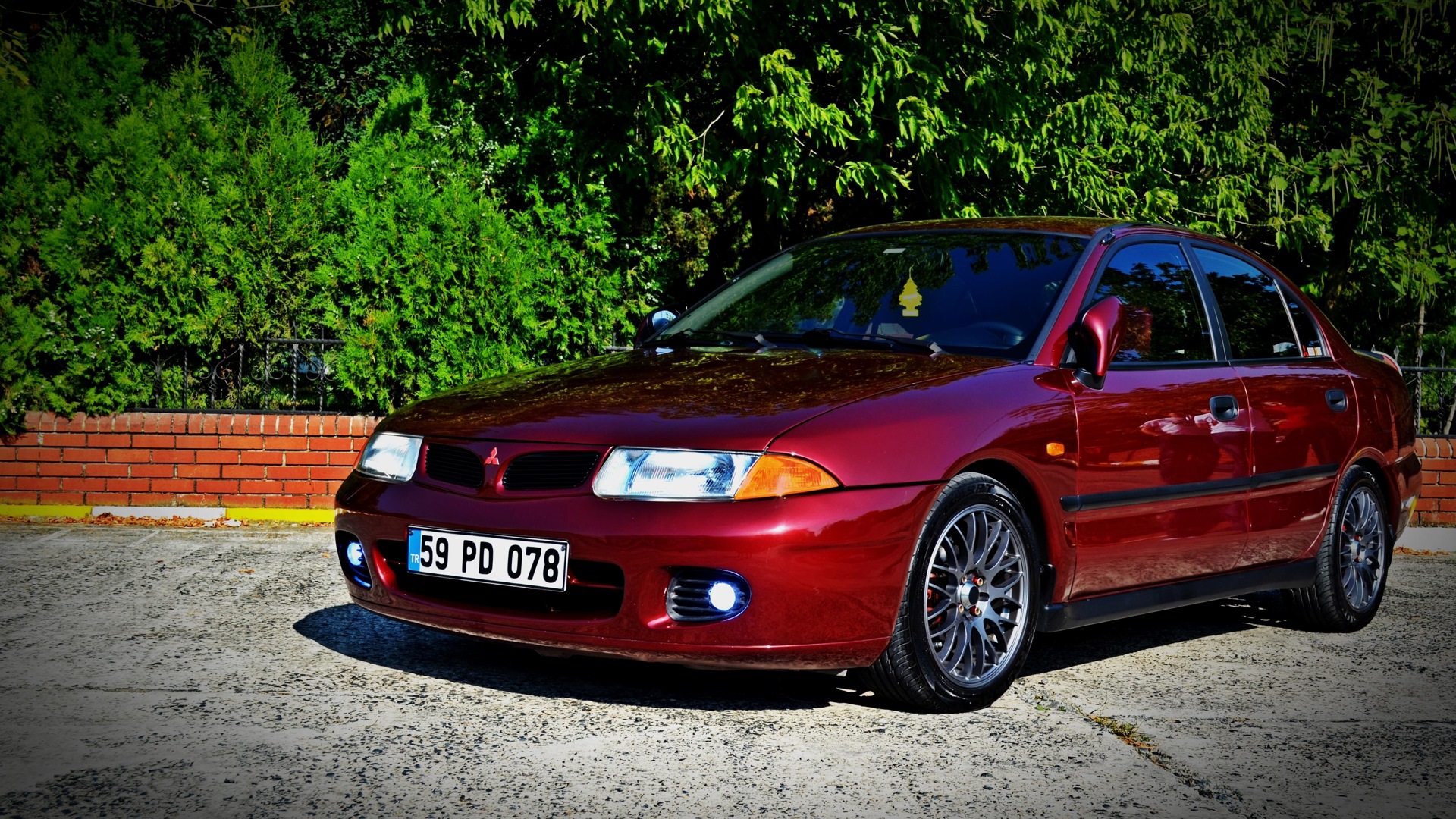 Carisma. Mitsubishi Carisma Sport. Mitsubishi Carisma 1998 стенс. Митсубиси Каризма стенс. Mitsubishi Carisma 1998 stance.