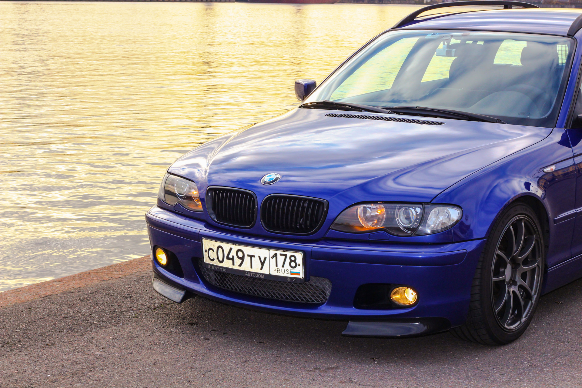 BMW e46 синяя