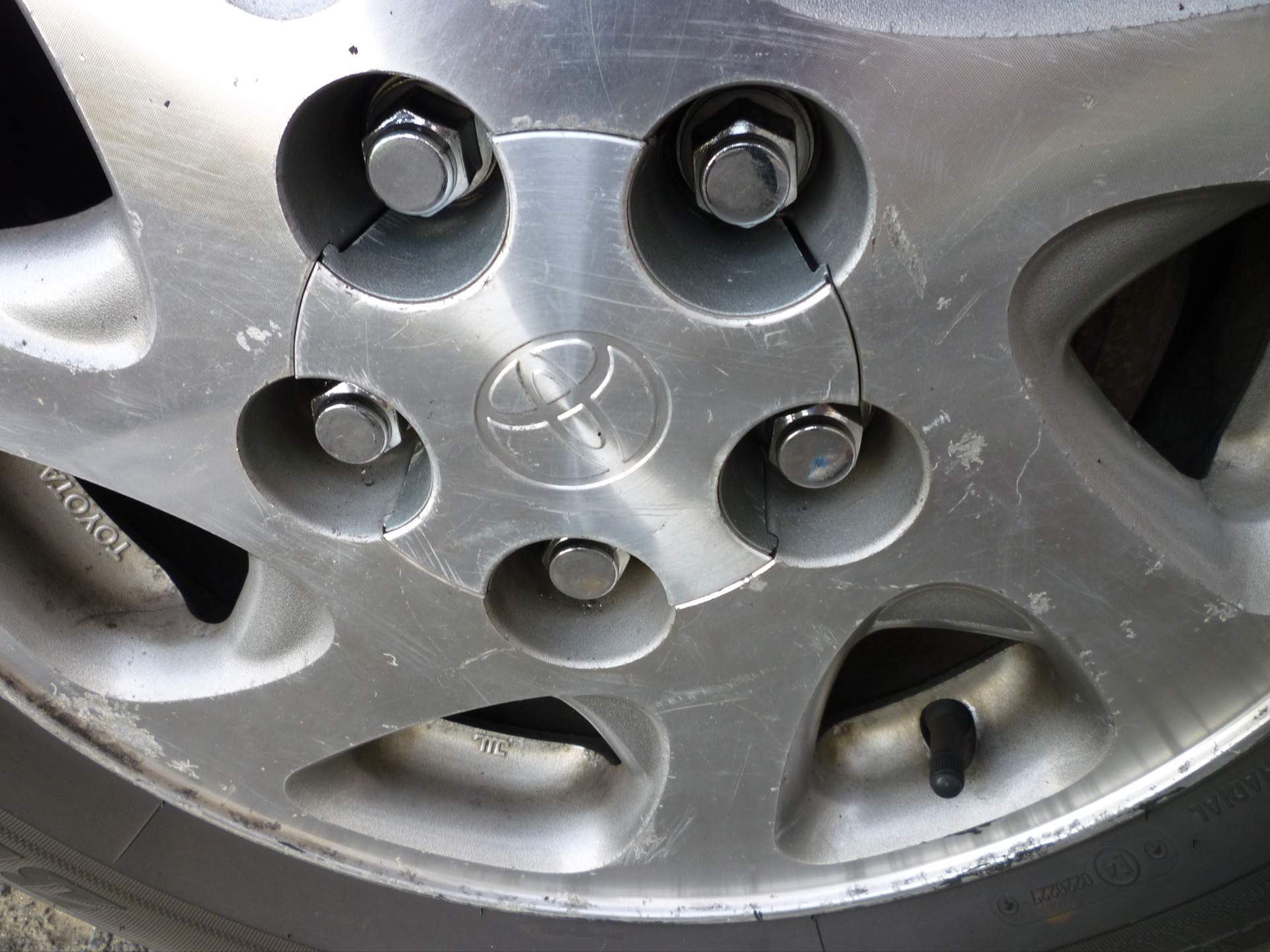 Wheels and nuts - Toyota Camry 18L 1998