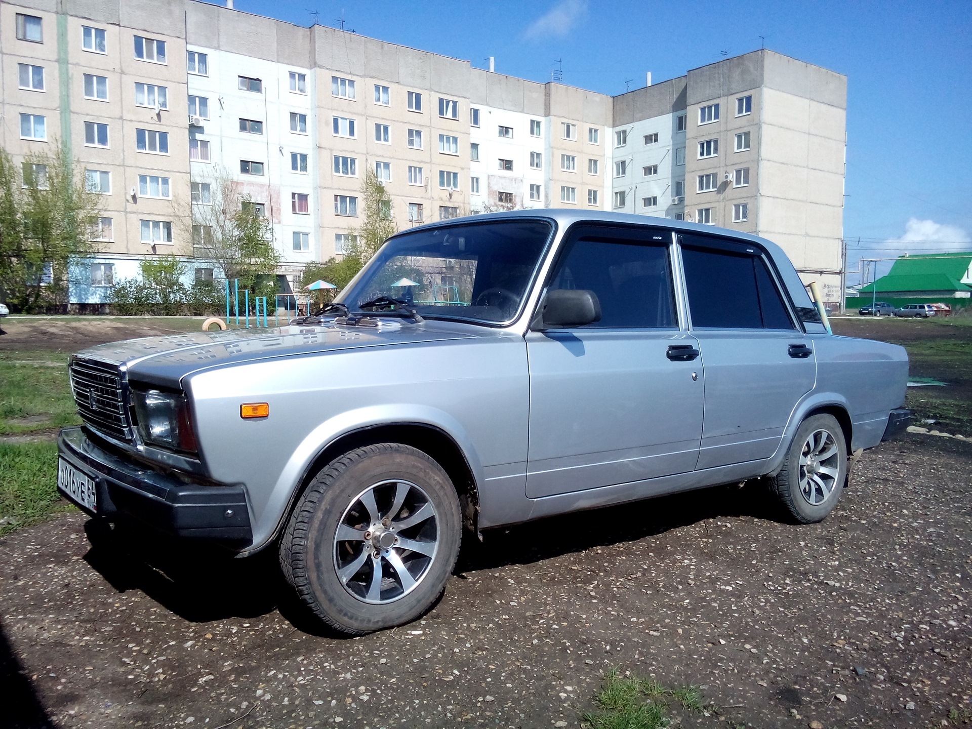 Ваз 210740. Lada 21074. Лада 210740 Лада 2107 2010. ВАЗ 21074 2010 литые диски. ВАЗ 21074 белый на литье.