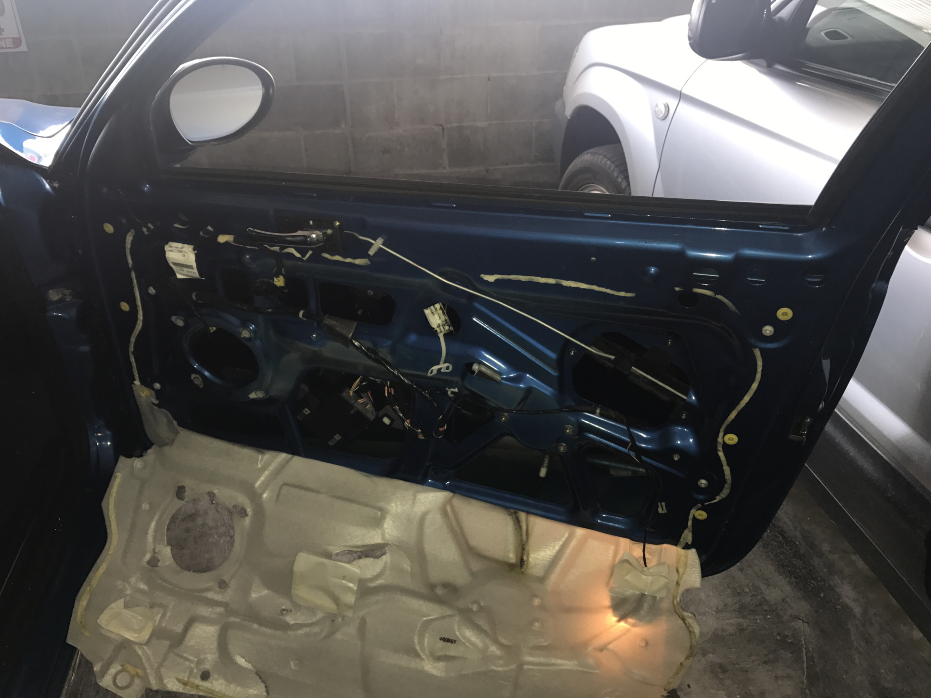Рамка стеклоподъемника — Alfa Romeo 147, 2 л, 2006 года | поломка | DRIVE2