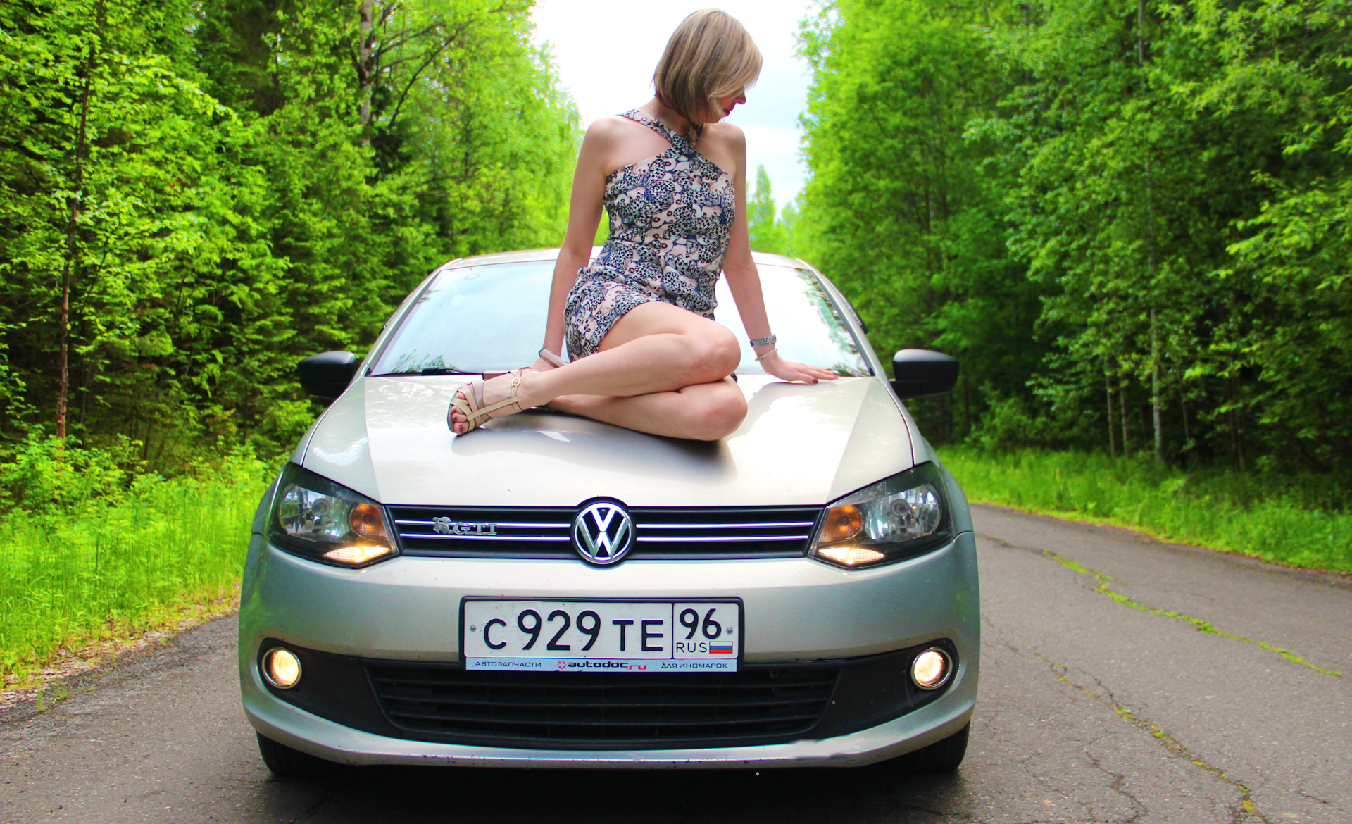 Volkswagen Polo sedan РґРµРІСѓС€РєРё