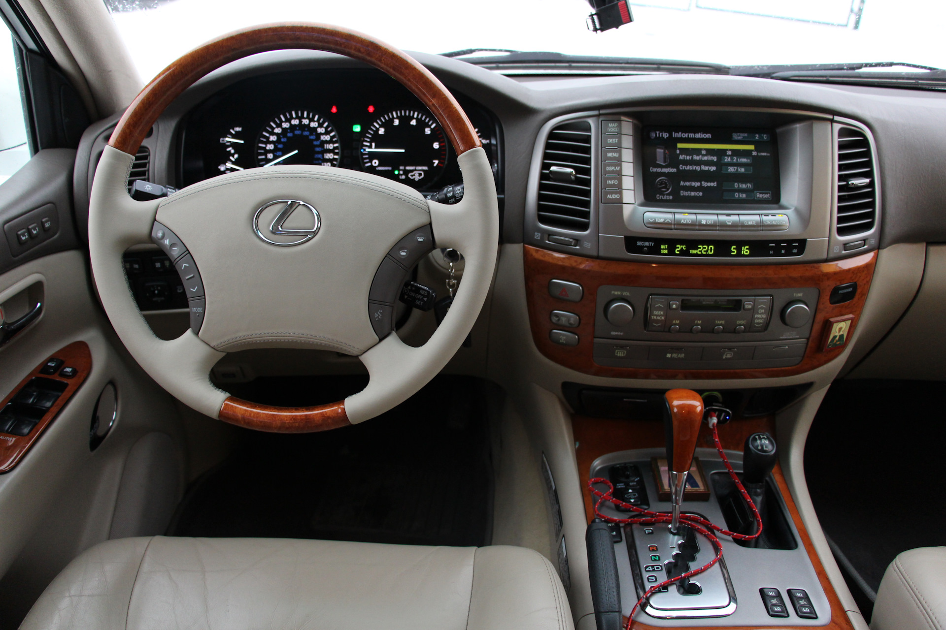 Lexus lx470. Lexus lx470 2006 Interior. Лексус ЛХ 470 салон. Lexus lx470 черный салон. Лексус салон lx470 2007 черный.