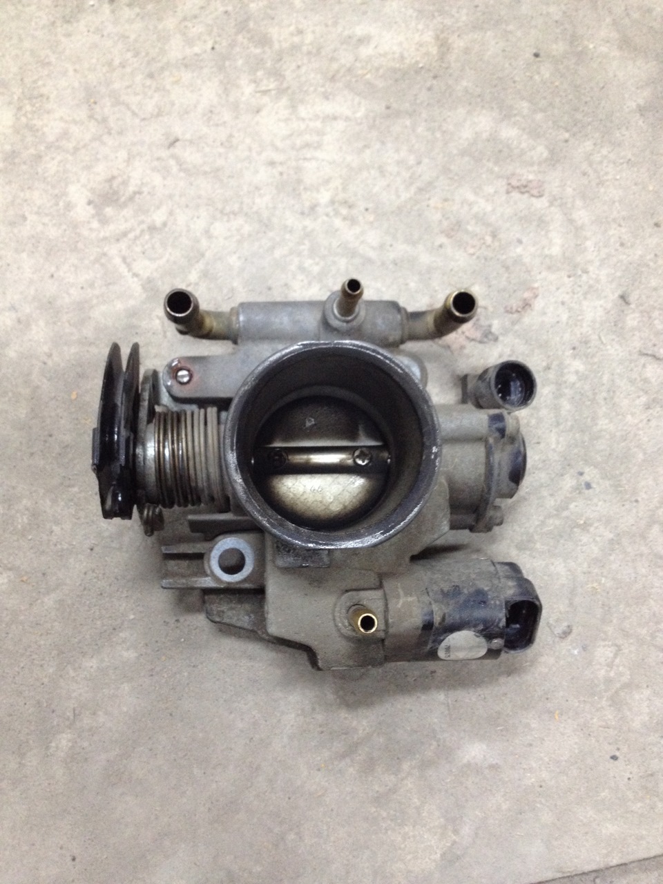 Чистка дроссельной заслонки. — Lada Приора седан, 1,6 л, 2008 года ...