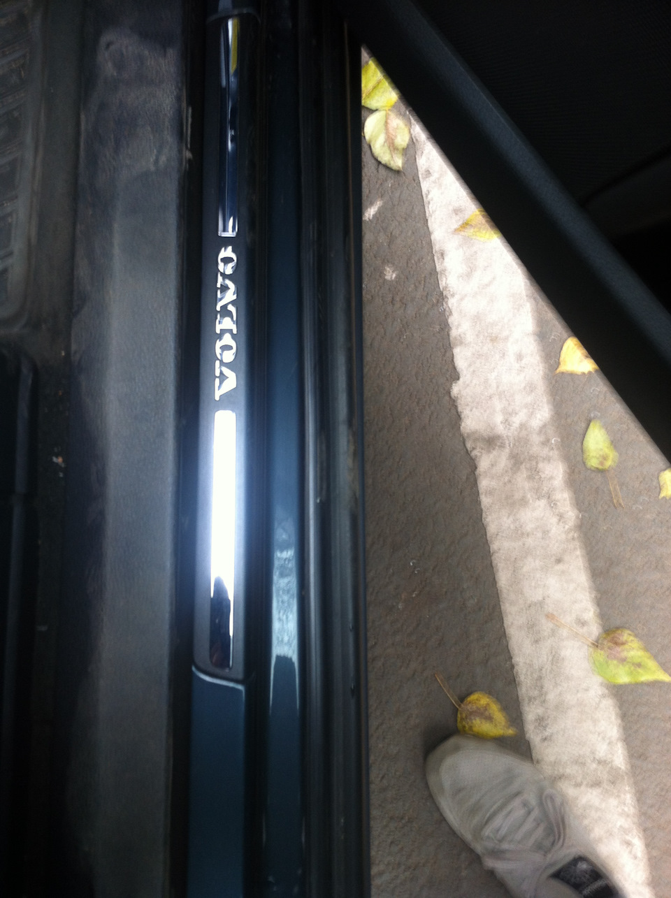 истоптан порог — Volvo XC90 (1G)
