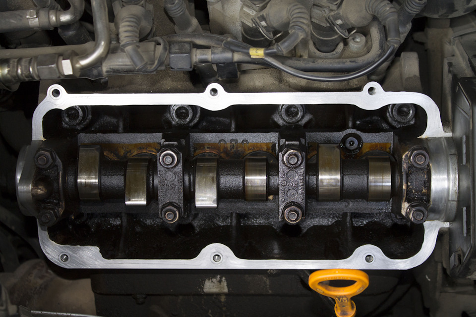 Нагар под клапанными крышками — Audi A4 (B5), 2,8 л, 1996 года | своими ...