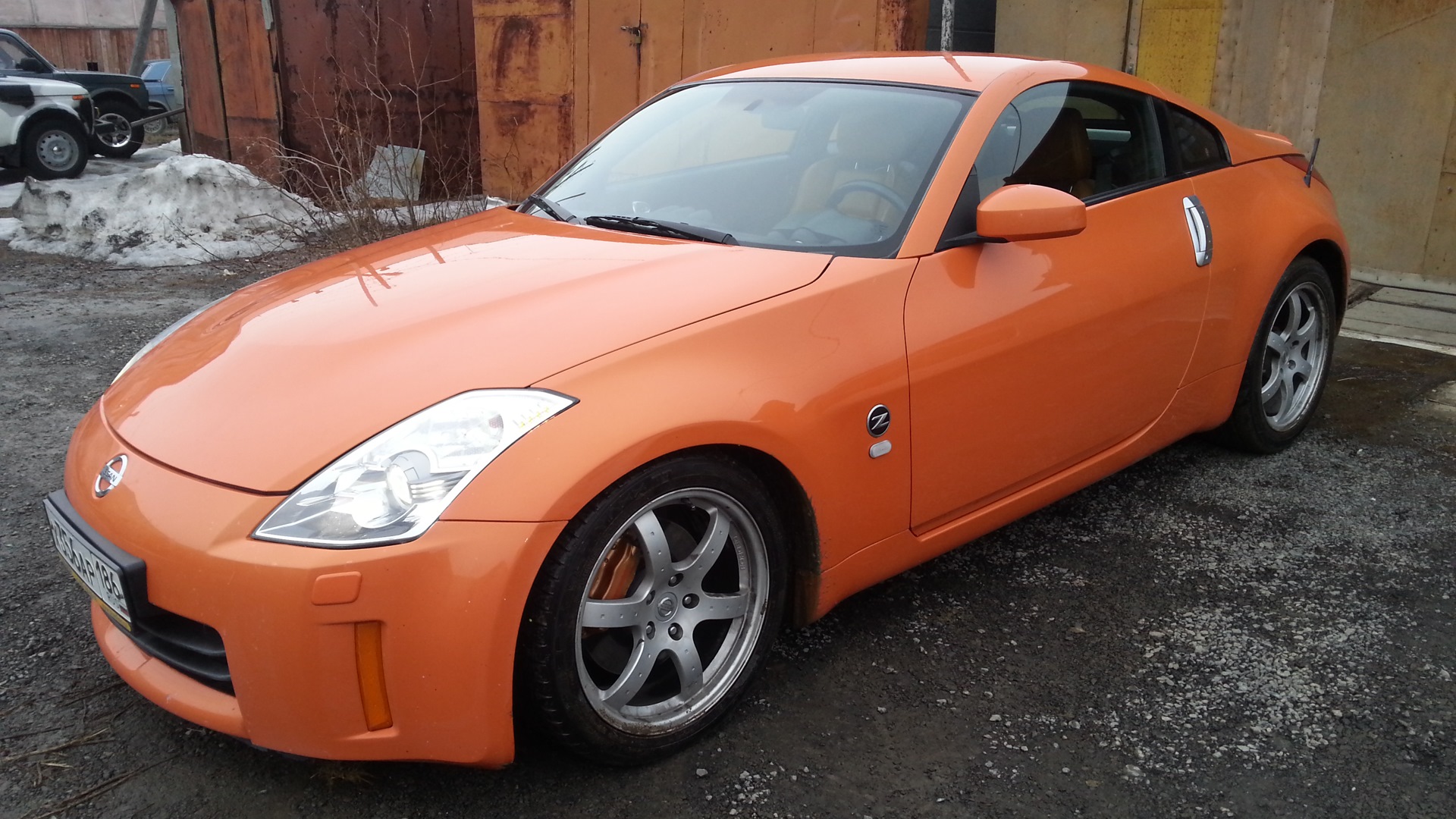 Nissan 350z оранжевый