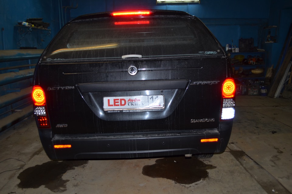 Задняя диодная оптика саньенг кайрон. Диодные задние фонари на ssangyong kyron. Ssangyong задние фары. Ssangyong kyron задние фонари. Ssangyong задние фары.