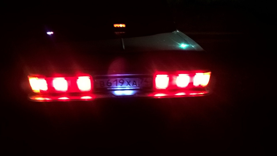 26.Плохой контакт провода и замена лампочки стоп сигнала. — ГАЗ 3102, 2 ...