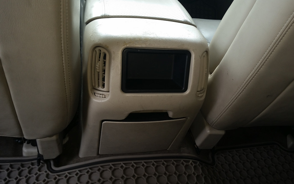 Заглушка вместо задней магнитолы — Cadillac Escalade (2G), 6 л, 2005 ...