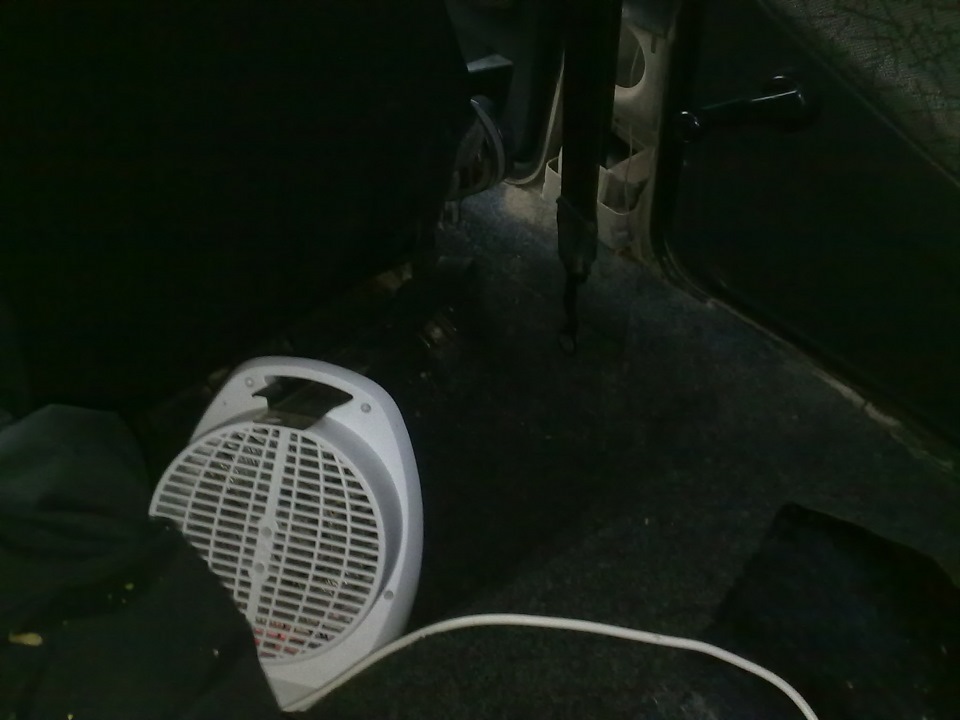 вода под задним ковриком — Lada 2115, 1,6 л, 2007 года | наблюдение ...