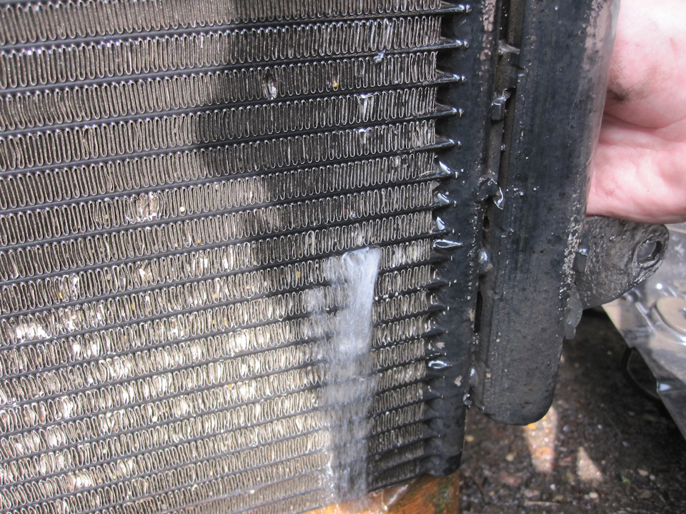 очистка радиатора автомобиля. радиатор автомобиля. промывка радиатора охлаждения ларгус к4м. радиатор кондиционера dodge ram ]3500. промывка радиатора автомобиля.