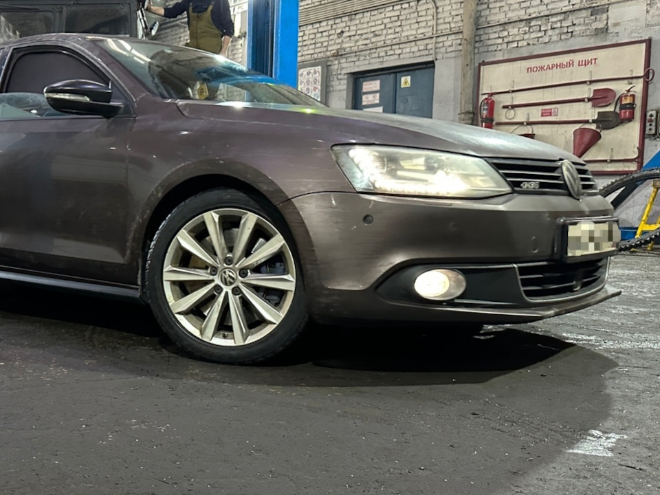 Закрыть Гештальд или пороги GLI — Volkswagen Jetta VI, 3,6 л, 2014 года ...