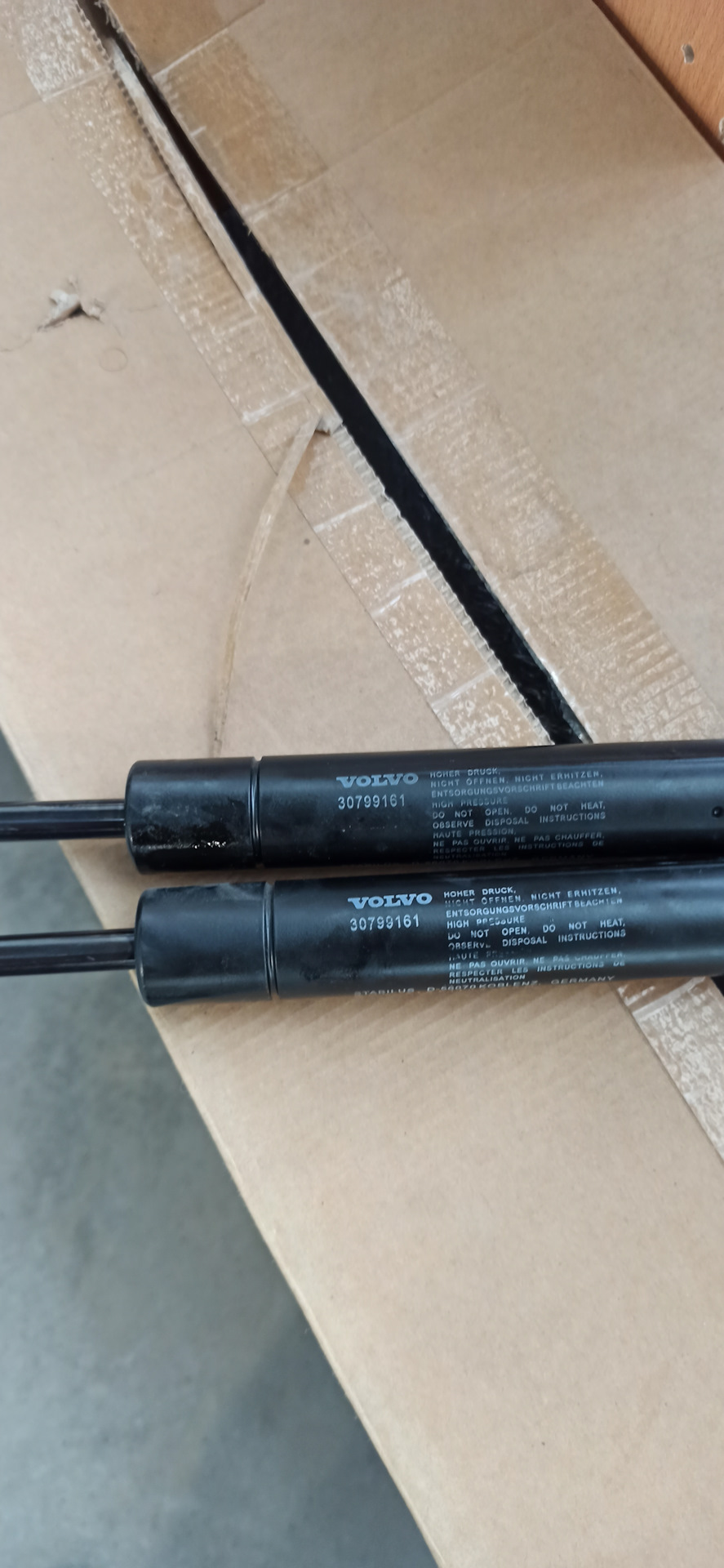 родные. Volvo — Volvo XC70 II. Запчасти на фото: 30799161