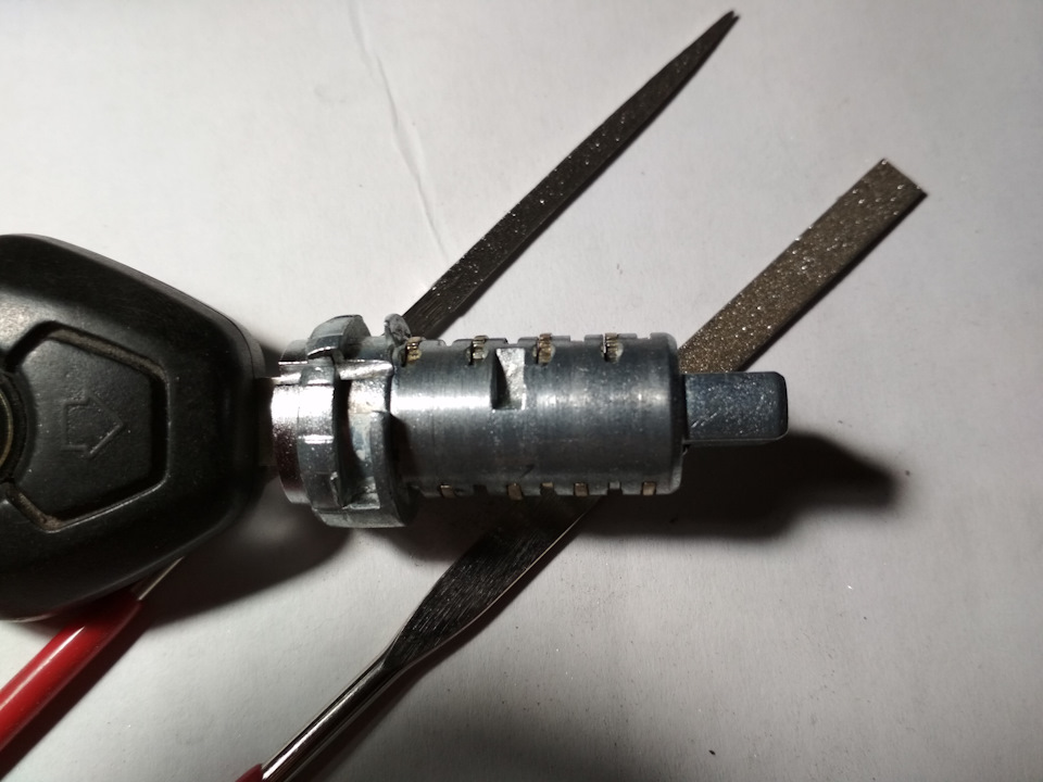 Клинит ключ в замке зажигания — BMW 5 series (E60), 3 л, 2004 года ...