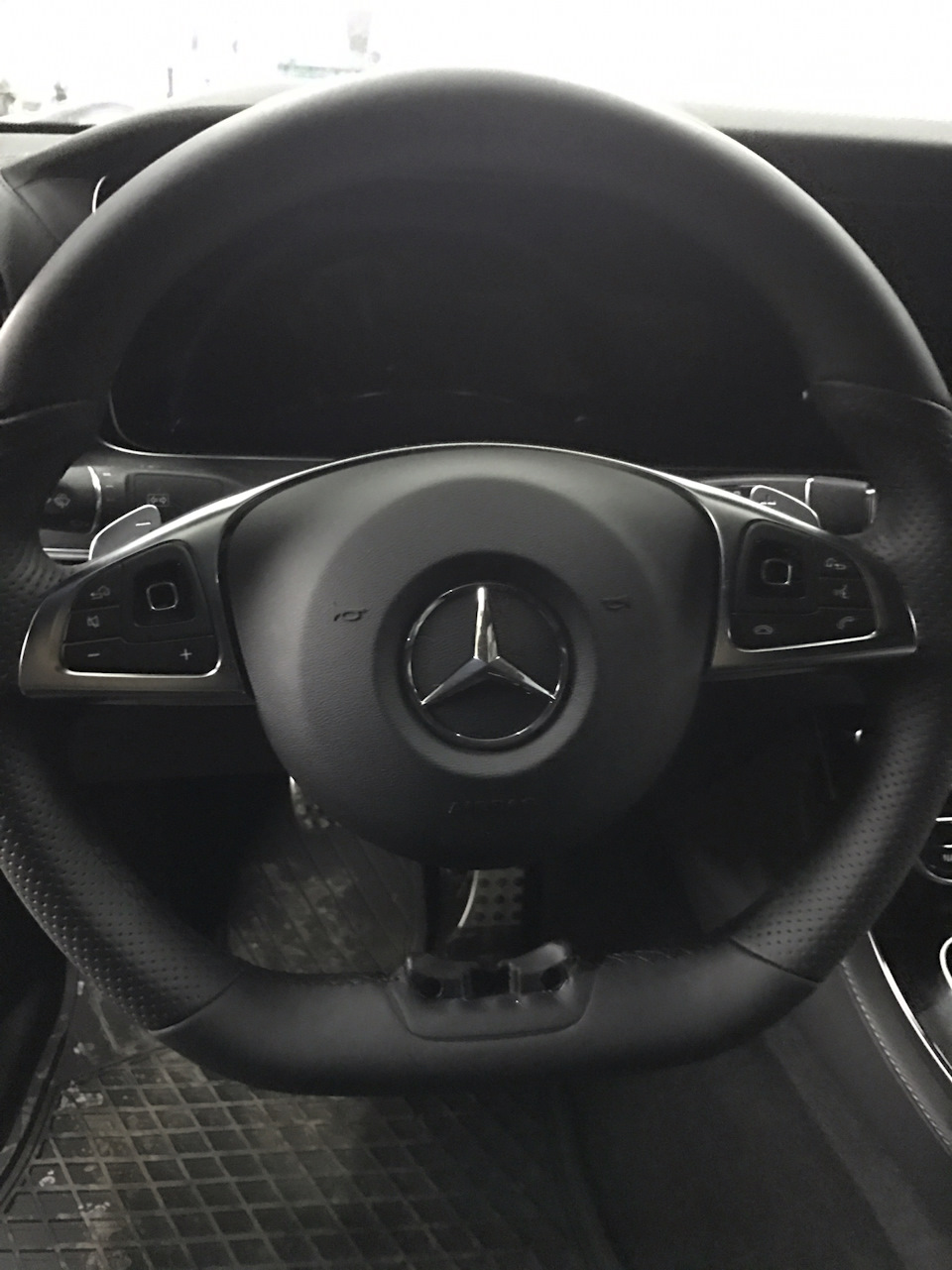 Как снять руль w213