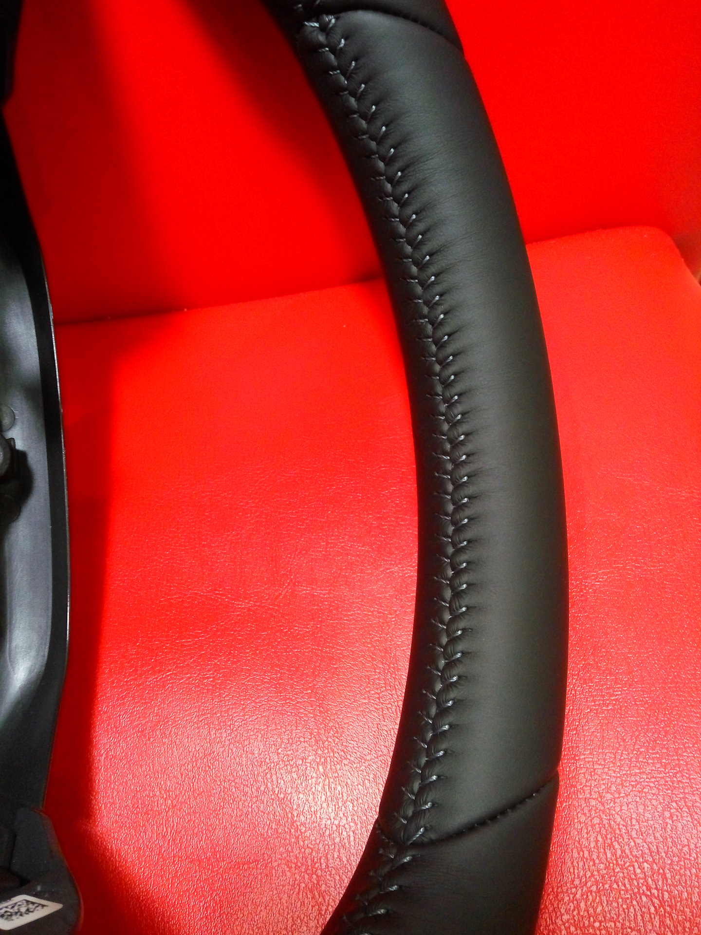 Экокожа nappa на руль. Перешить руль кожей. Перешив руля ваз. Обшить руль кожей. Обтяжка руля кожей.