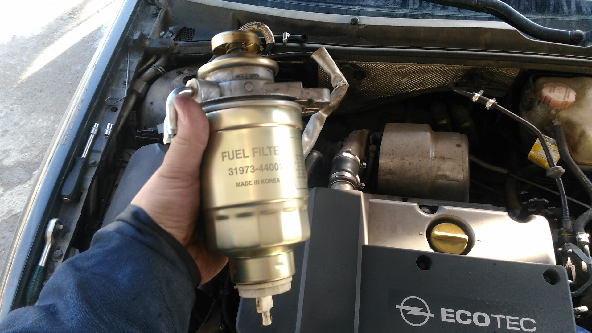 Почему уходит топливо. Фильтр топливный Opel Vectra с 2.2. Opel Signum топливный фильтр. Топливный фильтр Опель Вектра а. Опель дизель топливный фильтр 2.2.