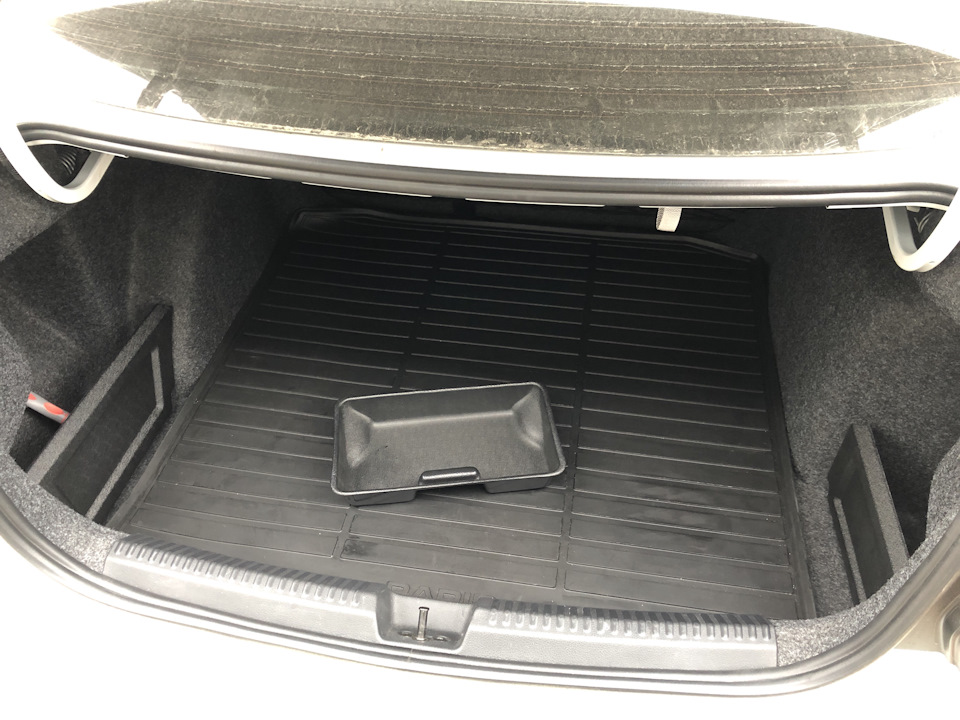 Что находится в багажнике фольксваген поло седан