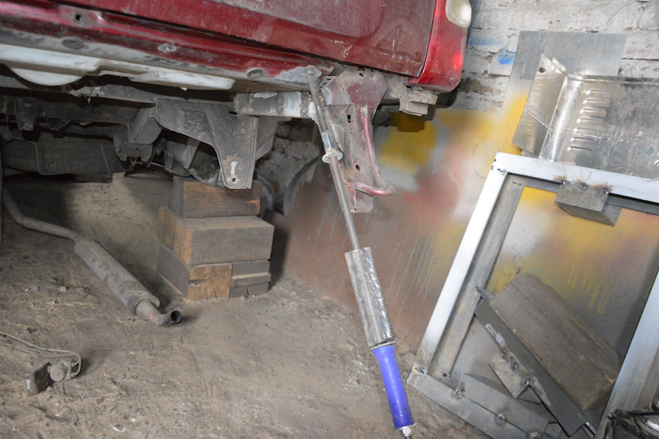 7 — Lada 2120 Надежда