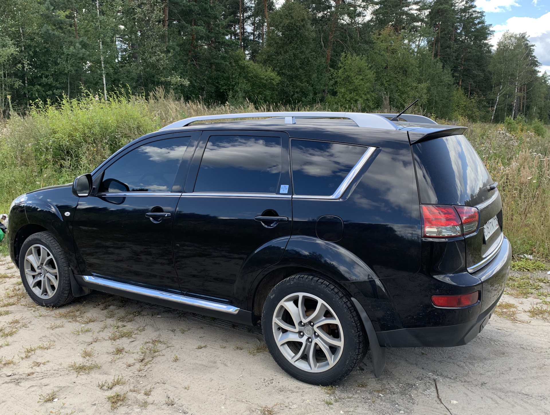 Резину на зиму + задние брызговики — Mitsubishi Outlander XL, 2,4 л ...