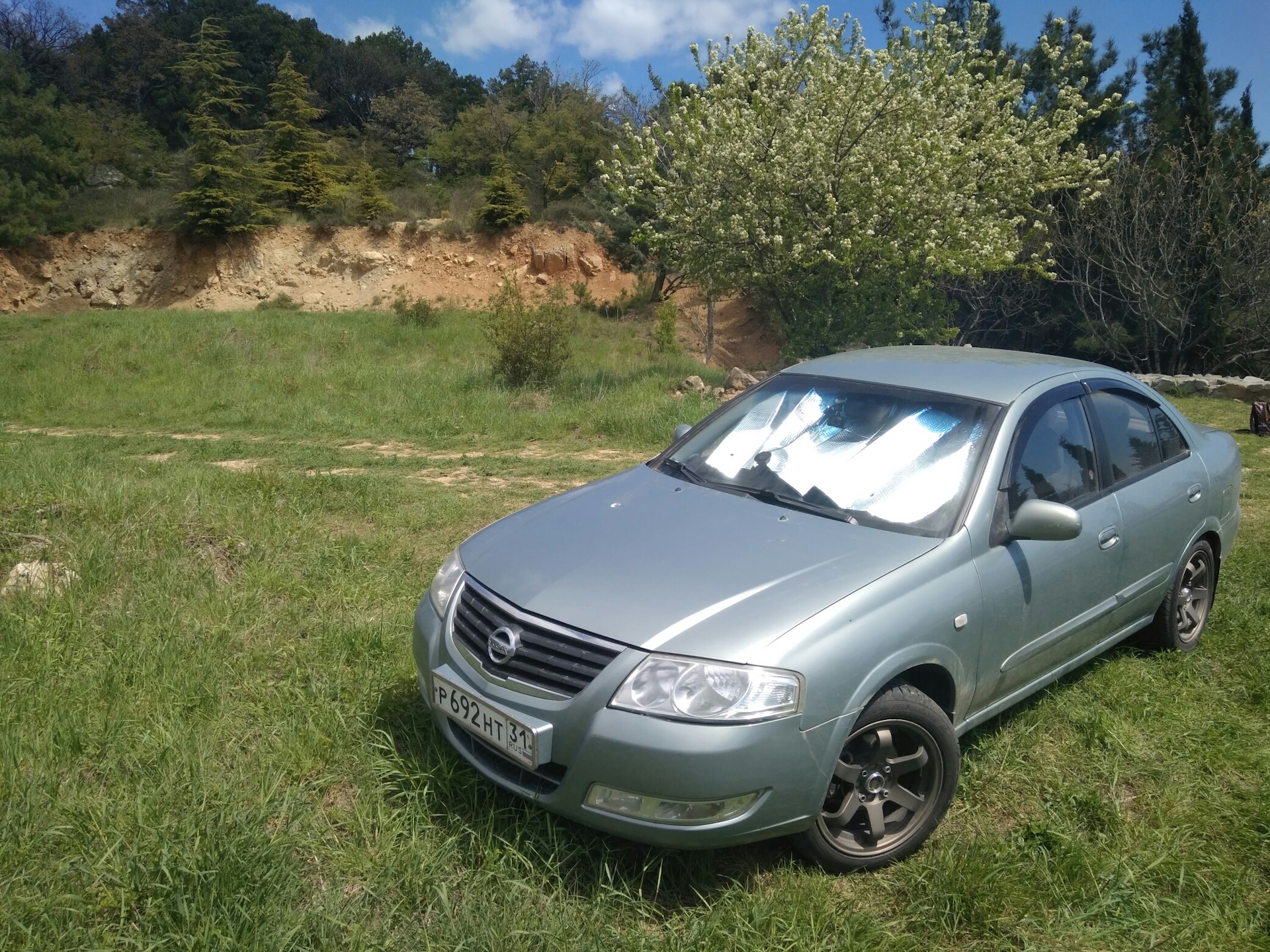 Купить альмера классик новую. Volk Racing te37 Nissan Almera Classic. Ниссан Альмера Классик светло зеленая. Диски te37 Ниссан Альмера Классик. Ниссан Альмера Классик белый.