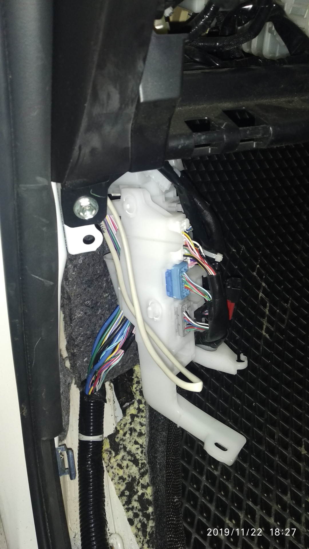 Установка зеркал с подогревом. — Toyota Voxy (3G), 1,8 л, 2014 года ...